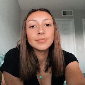 Meet your Posher, Olivia